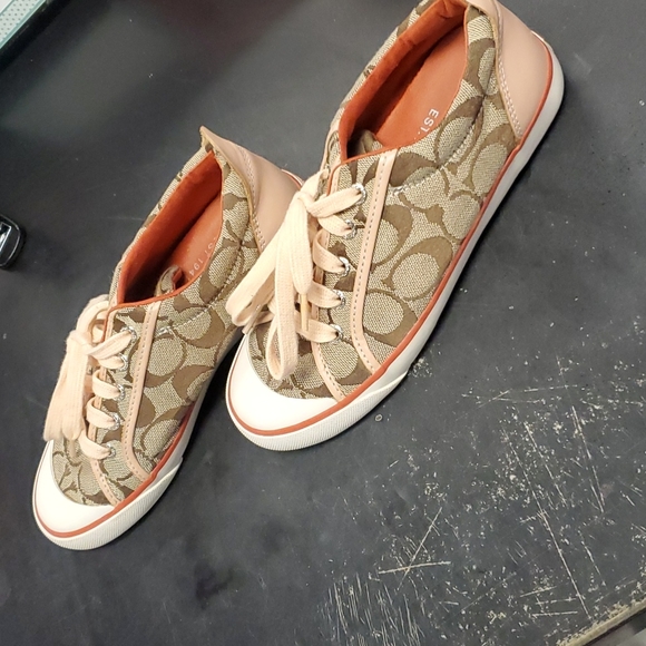 Coach shoes very good condition - Picture 4 of 8